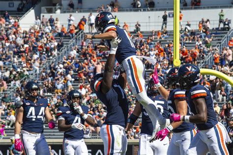 Muskett helps Virginia end 8-game skid, 27-13 over William & Mary